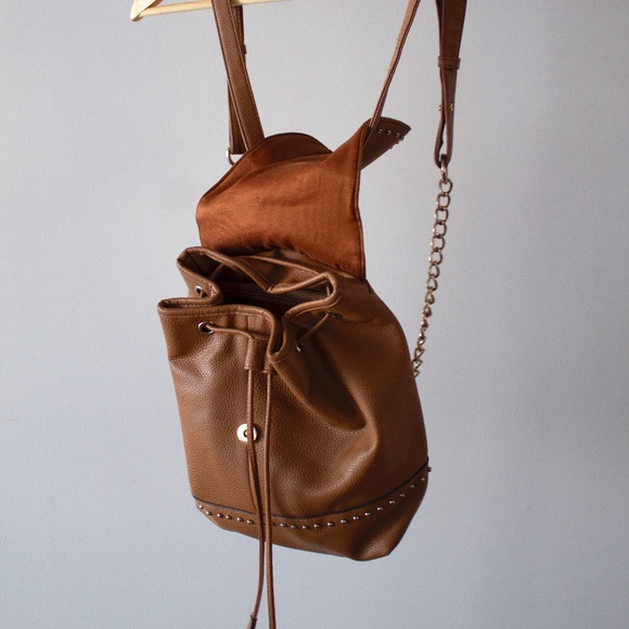 GUESS BUCKET BACKPACK - Picture 1 of 3